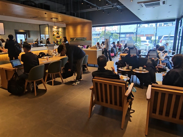 スターバックス　店内