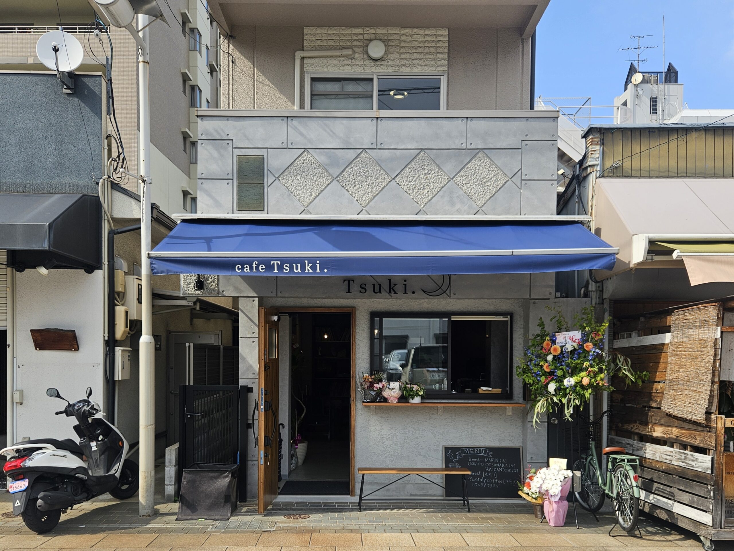 cafe Tsuki.　外観