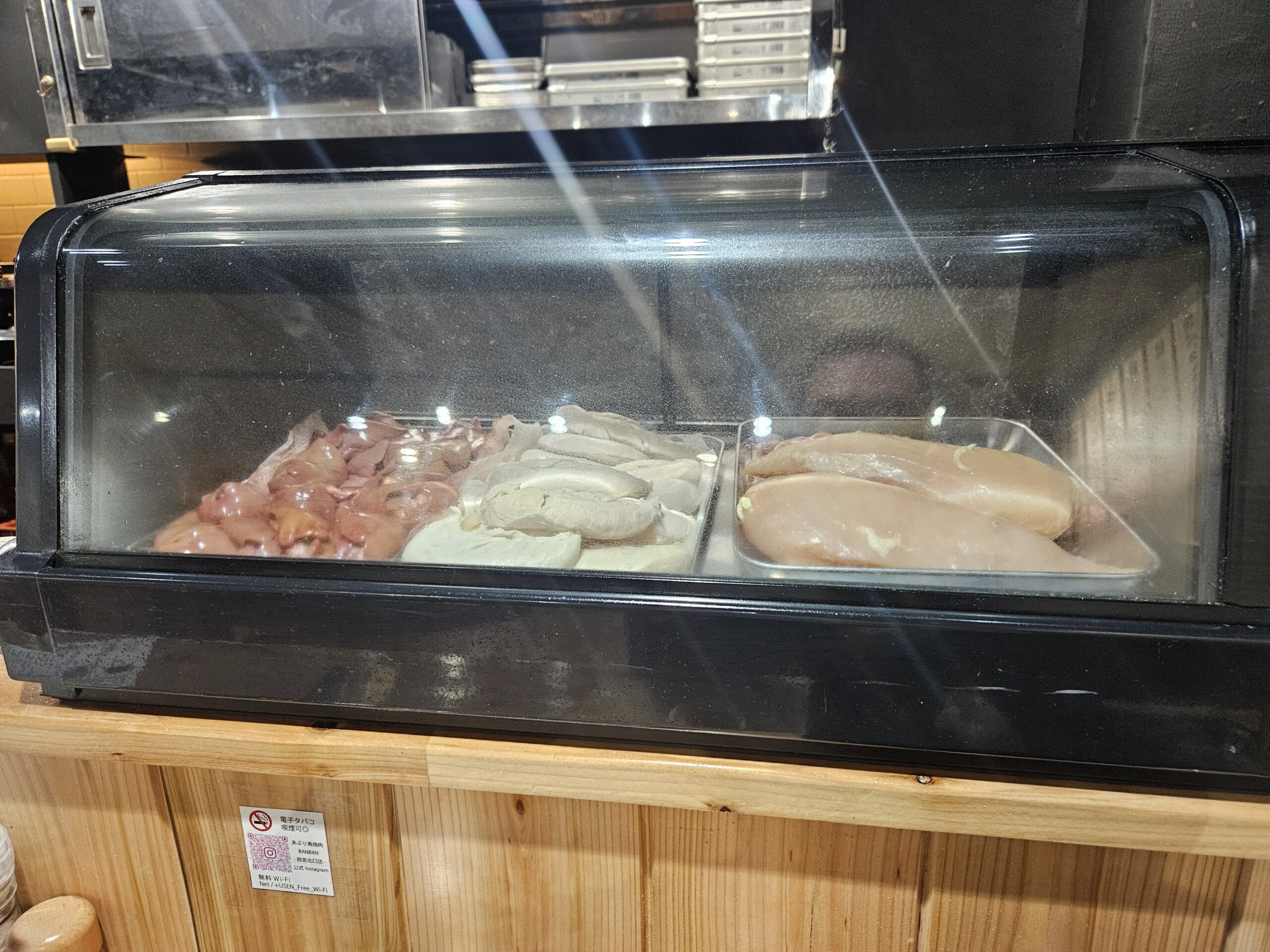 あぶり鳥焼肉BANBAN　店内
