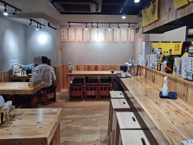 あぶり鳥焼肉BANBAN　店内