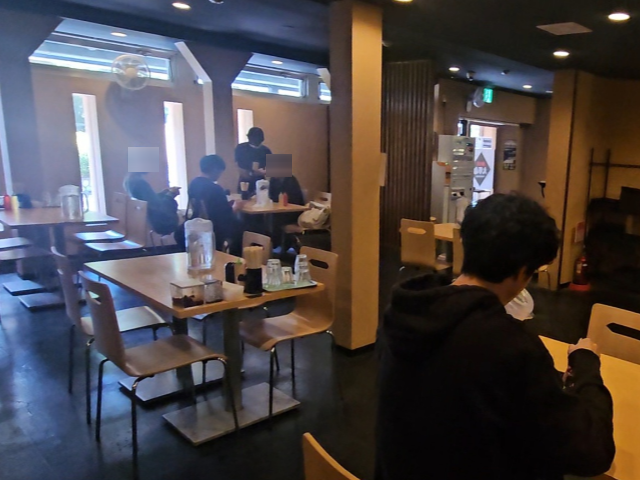 大革命　店内