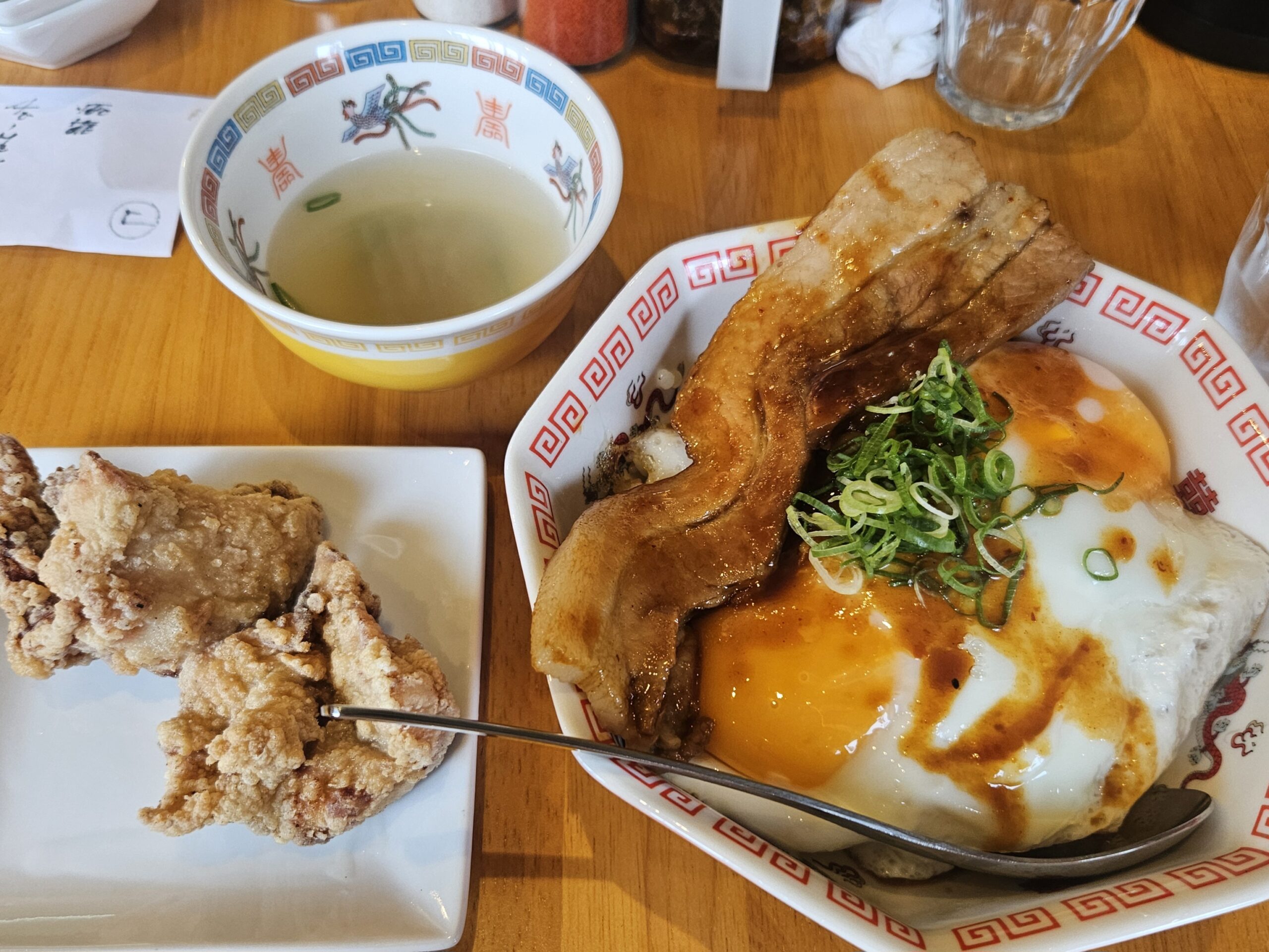 チャーハン研究所明　料理
