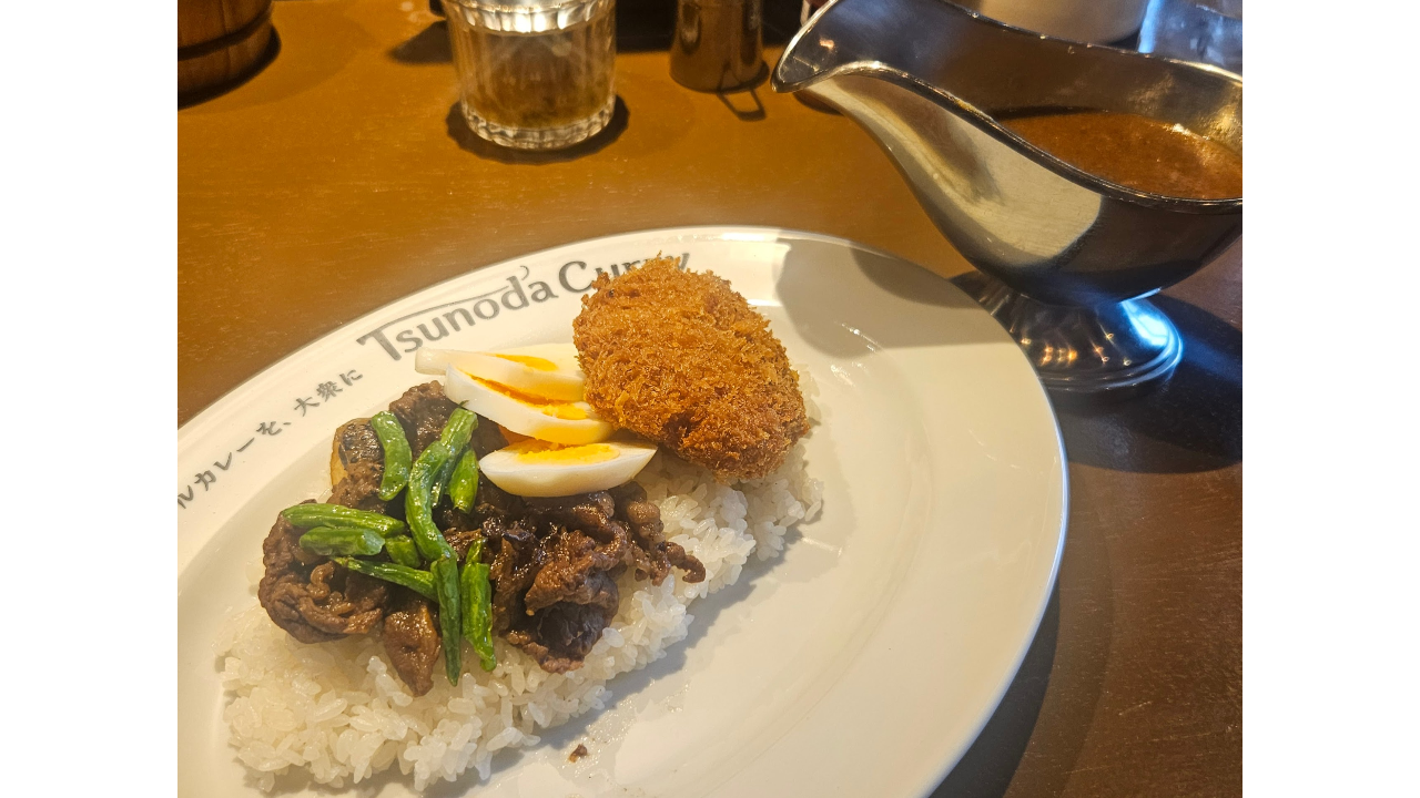 津の田カリー　料理
