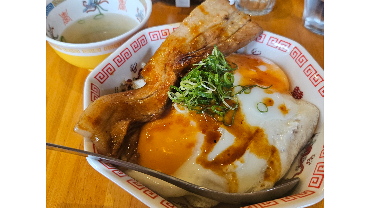 チャーハン研究所明　料理