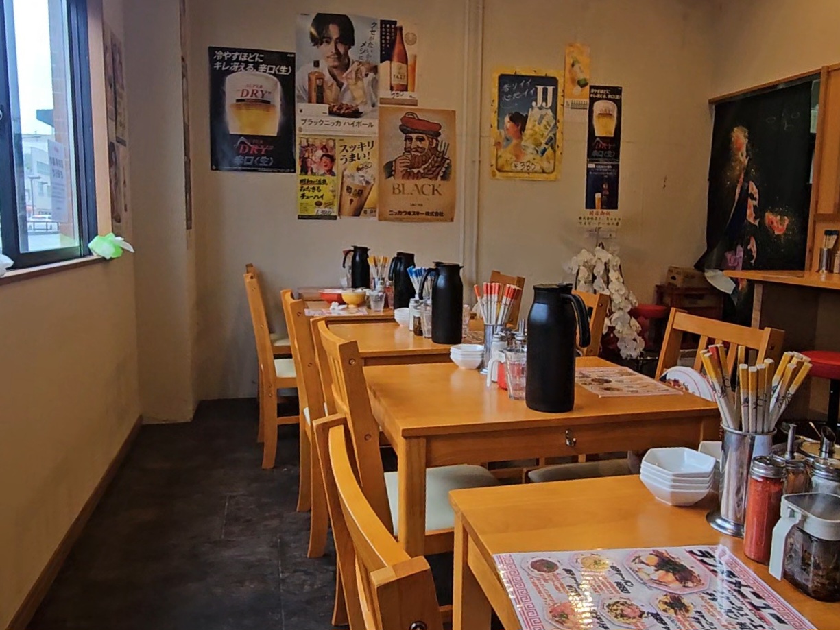 チャーハン研究所明　店内