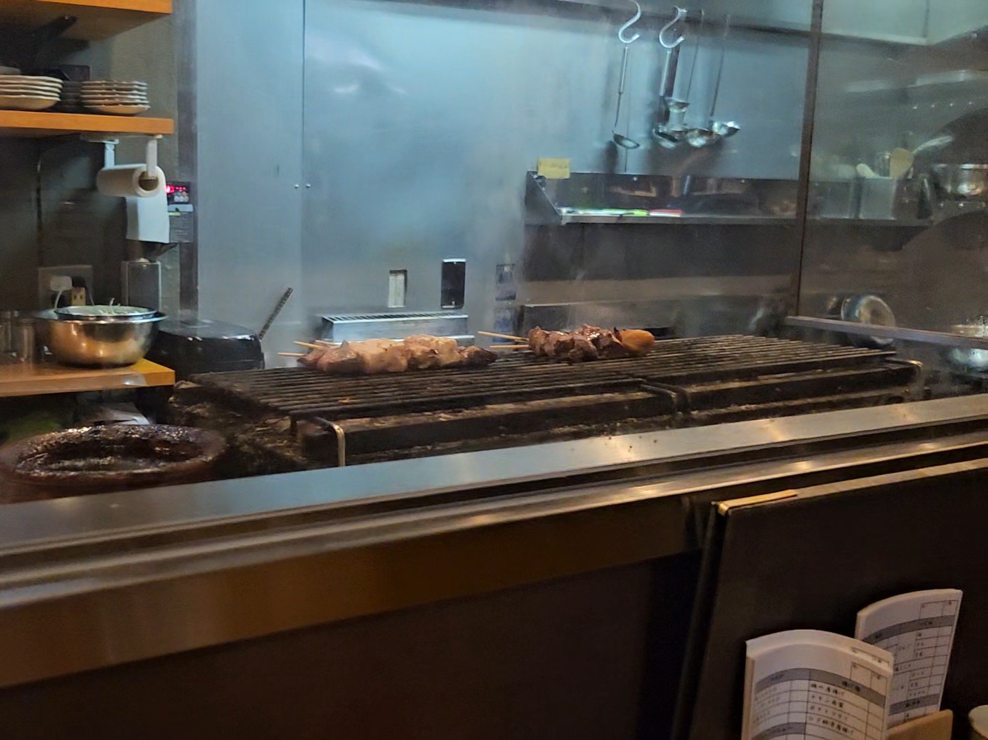 焼き鳥りくと　店内
