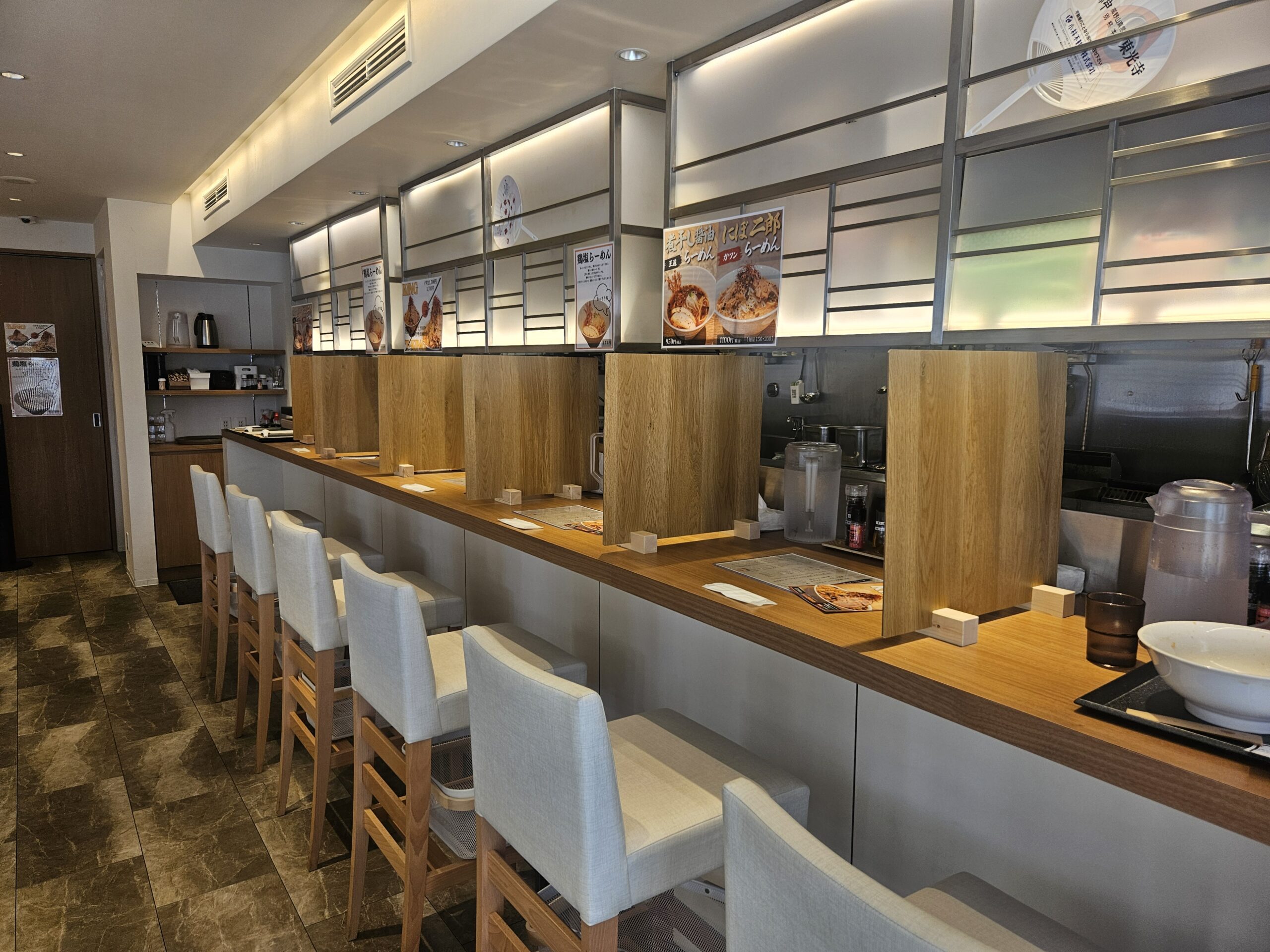 麺処彩心　店内