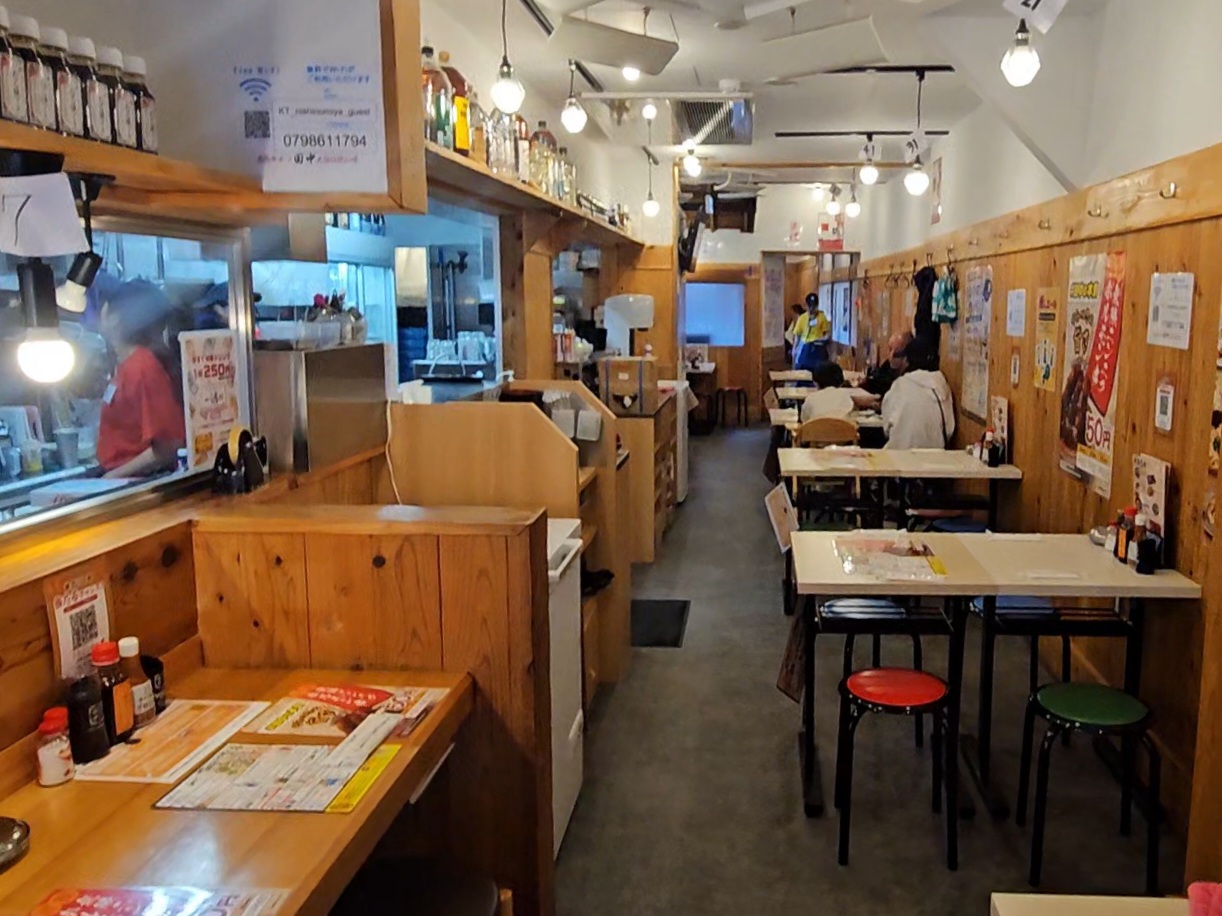 串カツ田中　店内