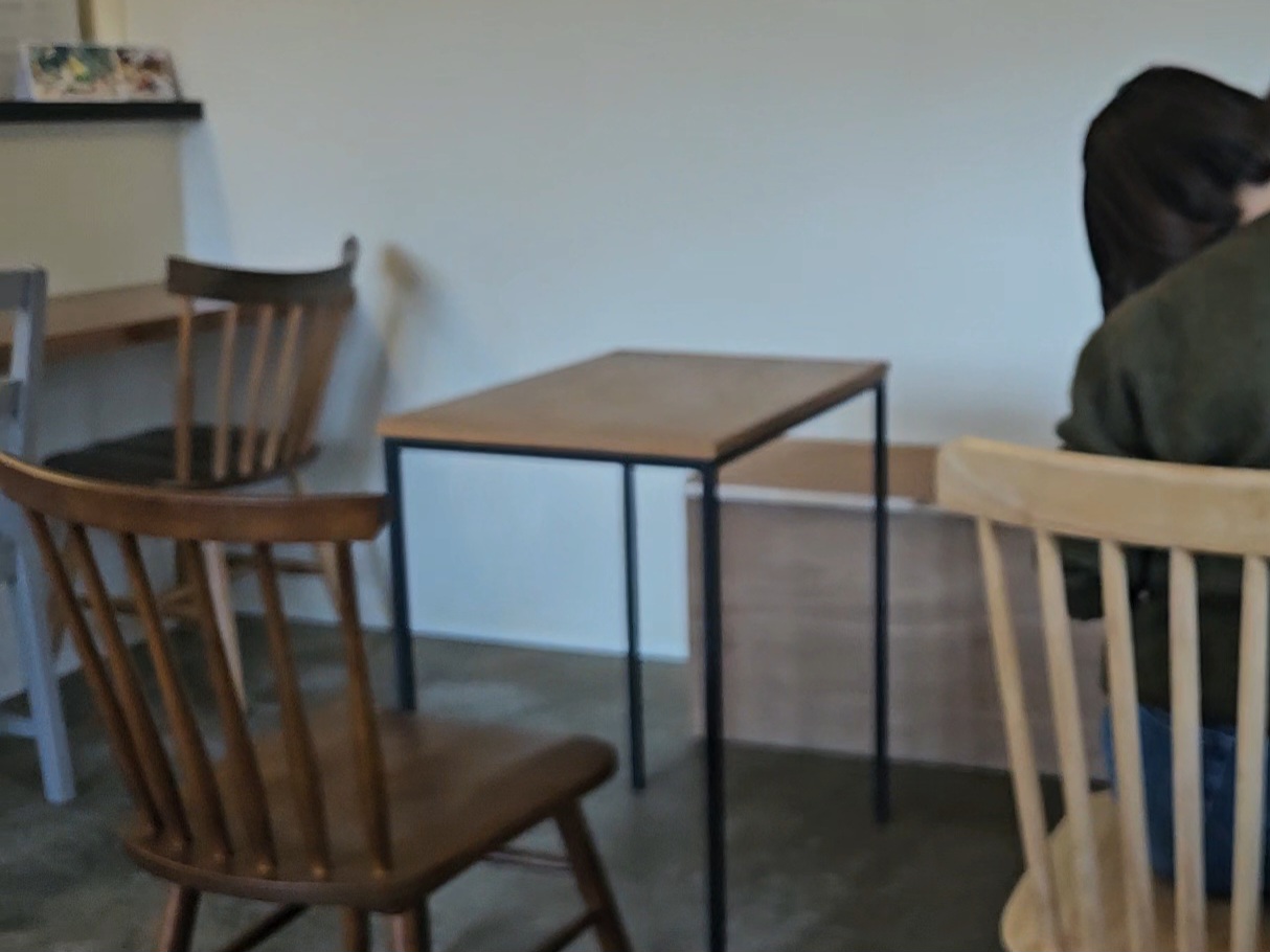 テーブルうね　店内