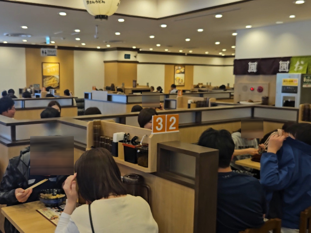 資さんうどん 店内